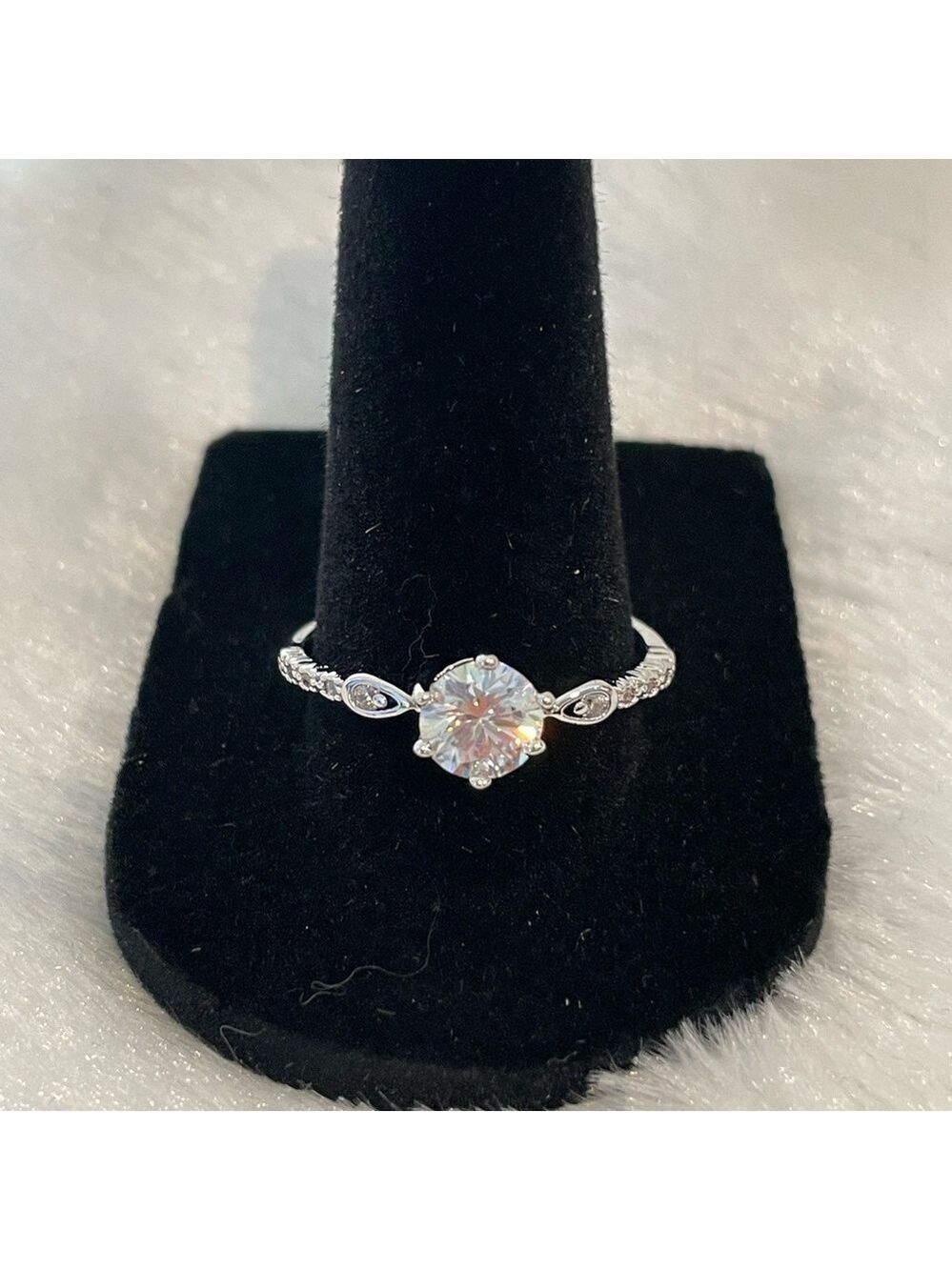 Woman’s 1.0 ct size 10 Moissanite ring - Picture 1 of 8